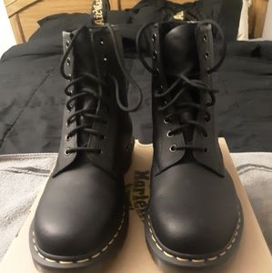 Men's Dr. Martens 1460 Greasy Lace up Boot Size 10